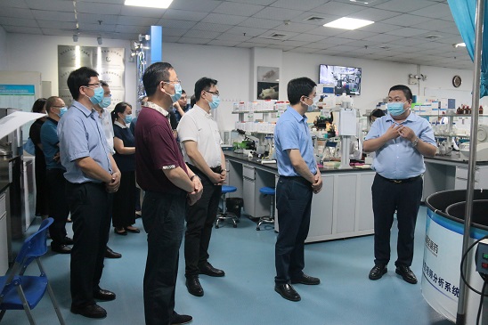 2. 参观威斯腾分子及免疫实验室.JPG